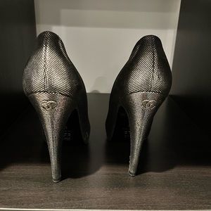 Chanel gunmetal metallic round toe pumps with black toe box. Size 35